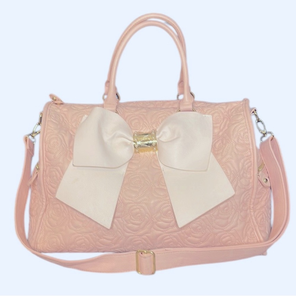 BETSEY JOHNSON OVERNIGHT BAG - PALE PINK FLORAL QUILTED w/ CEAM BOW